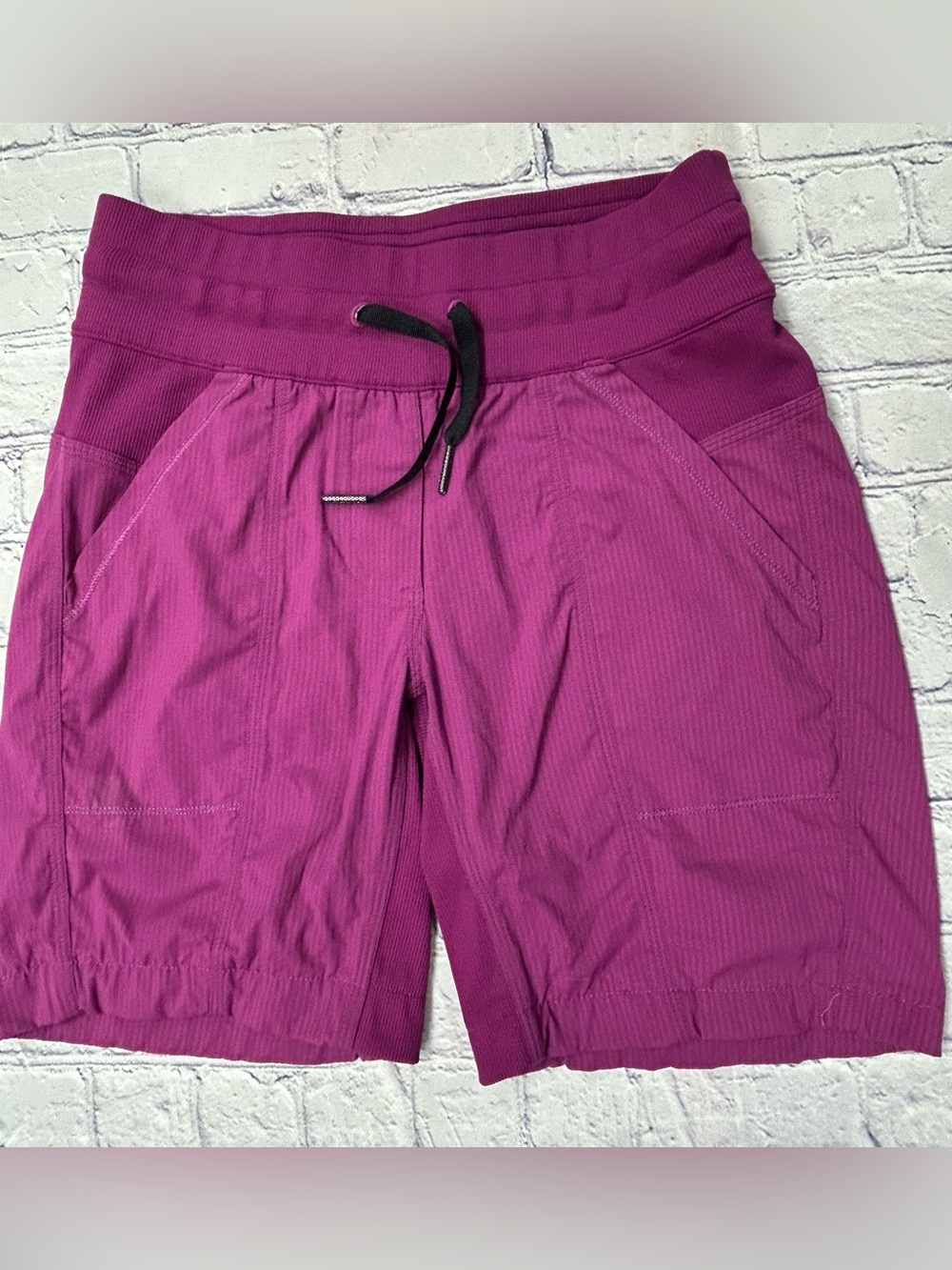 LULULEMON womens size 4 shorts